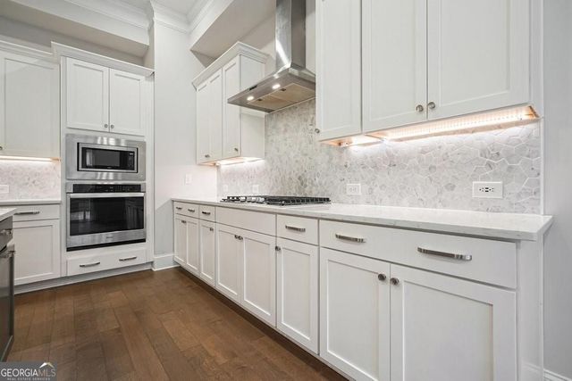 123 Village Green Avenue, Woodstock, GA 30189