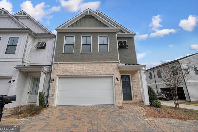 123 Village Green Avenue, Woodstock, GA 30189