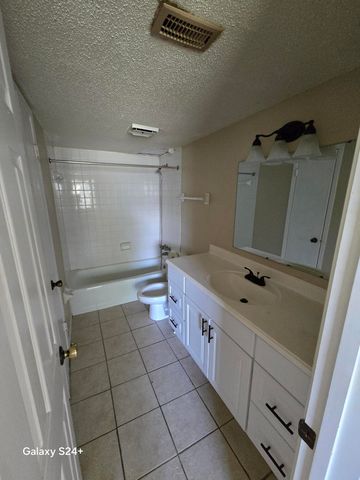 605 Colonial Drive, 4, Fort Walton Beach, FL 32547