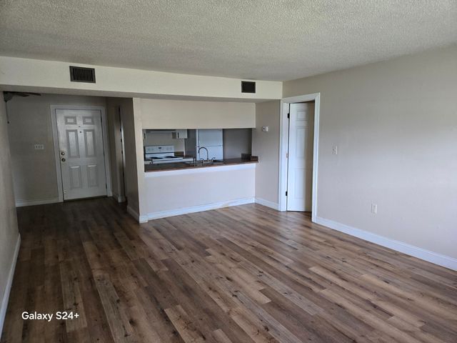 605 Colonial Drive, 4, Fort Walton Beach, FL 32547