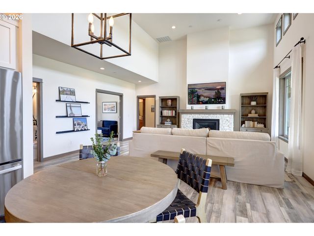33032 PACIFIC BELLEVUE Ln, Warrenton, OR 97146
