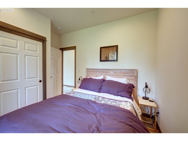 33032 PACIFIC BELLEVUE Ln, Warrenton, OR 97146
