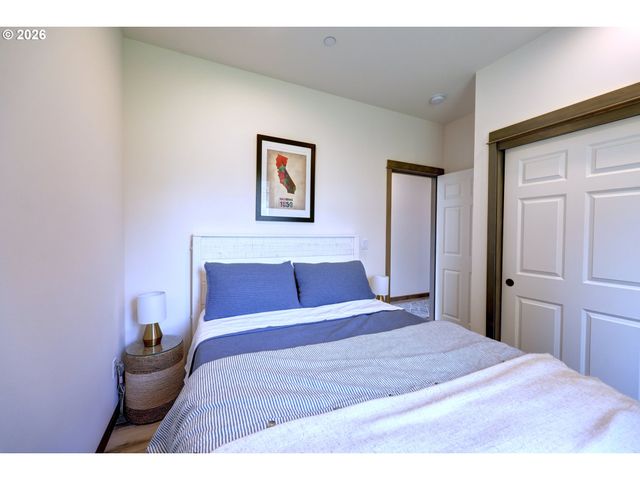 33032 PACIFIC BELLEVUE Ln, Warrenton, OR 97146