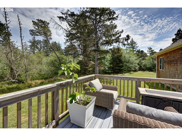 33032 PACIFIC BELLEVUE Ln, Warrenton, OR 97146