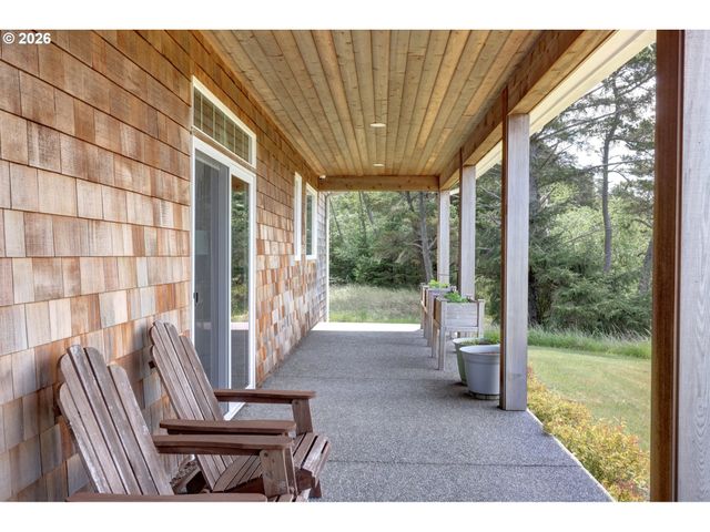 33032 PACIFIC BELLEVUE Ln, Warrenton, OR 97146