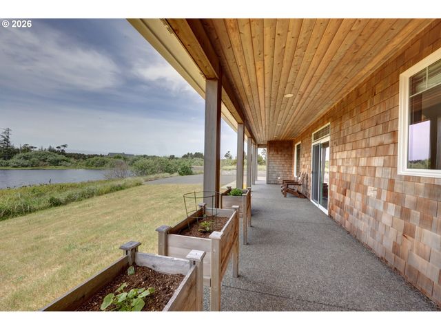 33032 PACIFIC BELLEVUE Ln, Warrenton, OR 97146