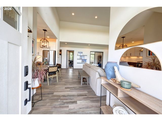 33032 PACIFIC BELLEVUE Ln, Warrenton, OR 97146