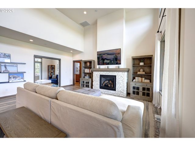 33032 PACIFIC BELLEVUE Ln, Warrenton, OR 97146