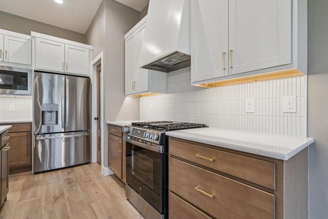 128 Goldcrest Court, Waterloo, IA 50701