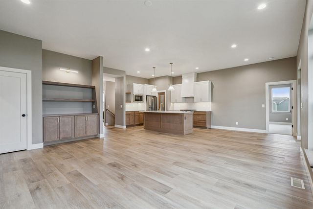 128 Goldcrest Court, Waterloo, IA 50701