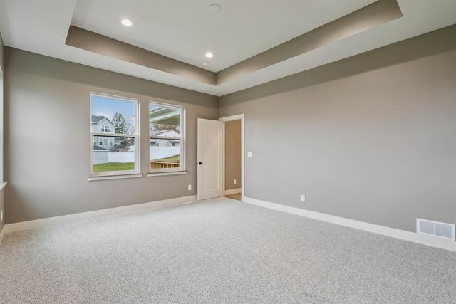 128 Goldcrest Court, Waterloo, IA 50701