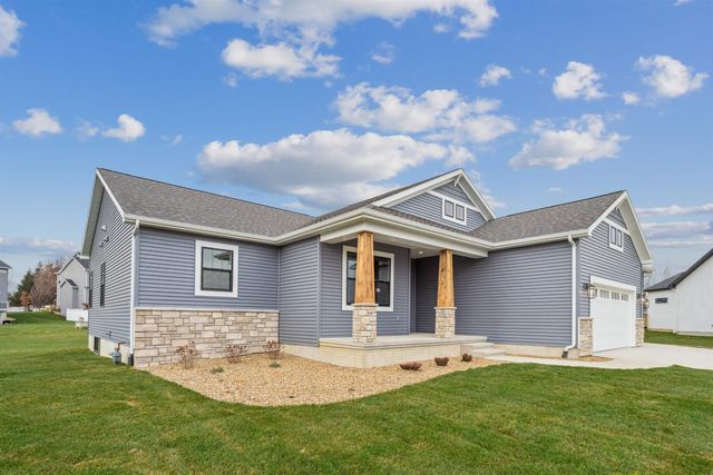 128 Goldcrest Court, Waterloo, IA 50701