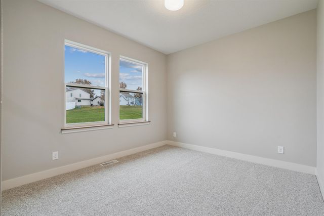 128 Goldcrest Court, Waterloo, IA 50701