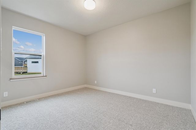 128 Goldcrest Court, Waterloo, IA 50701