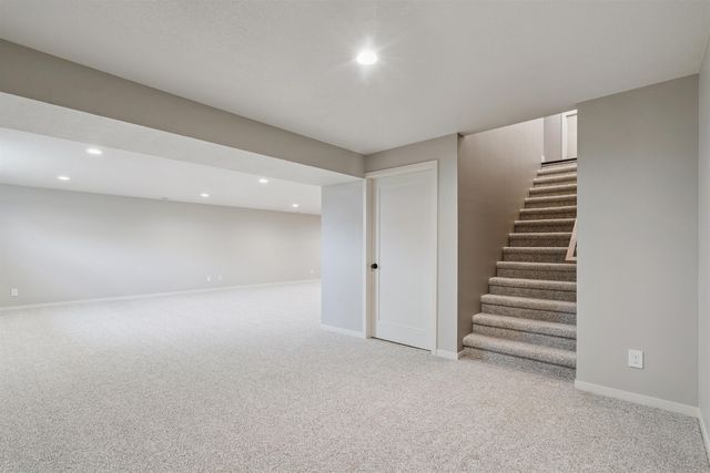 128 Goldcrest Court, Waterloo, IA 50701