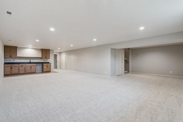 128 Goldcrest Court, Waterloo, IA 50701