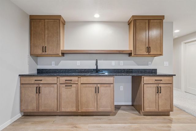 128 Goldcrest Court, Waterloo, IA 50701