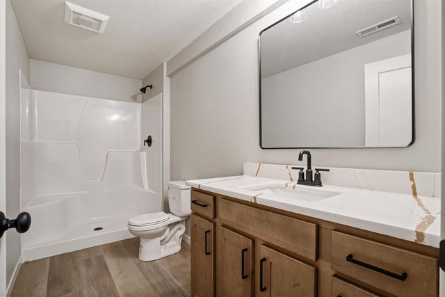 128 Goldcrest Court, Waterloo, IA 50701