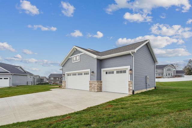 128 Goldcrest Court, Waterloo, IA 50701