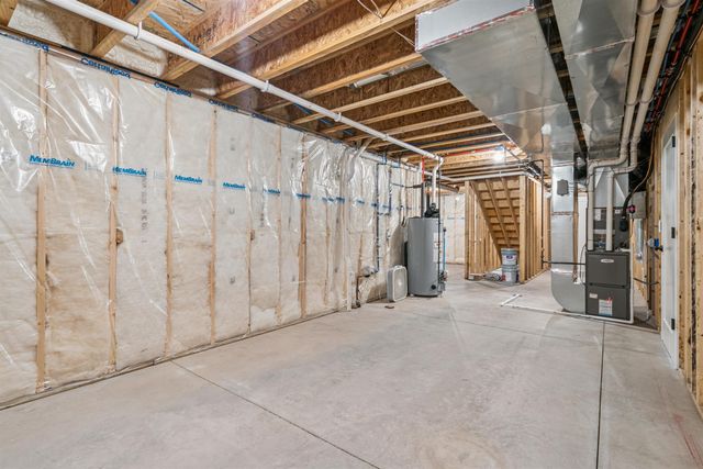 128 Goldcrest Court, Waterloo, IA 50701