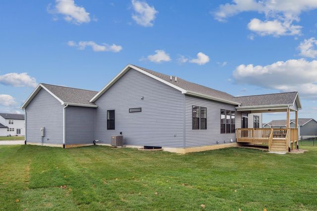 128 Goldcrest Court, Waterloo, IA 50701