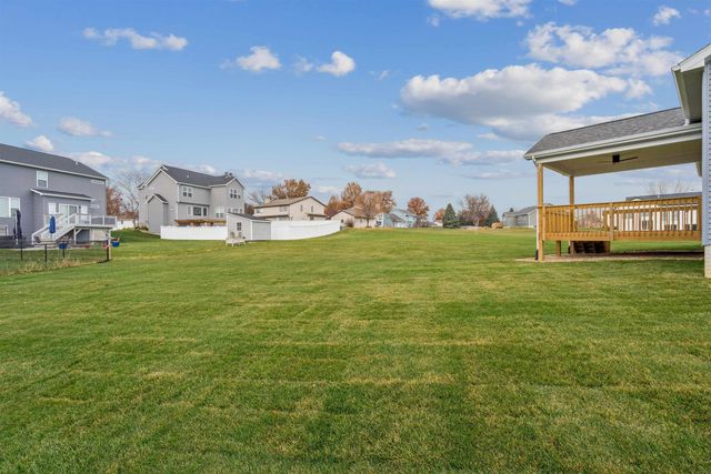 128 Goldcrest Court, Waterloo, IA 50701