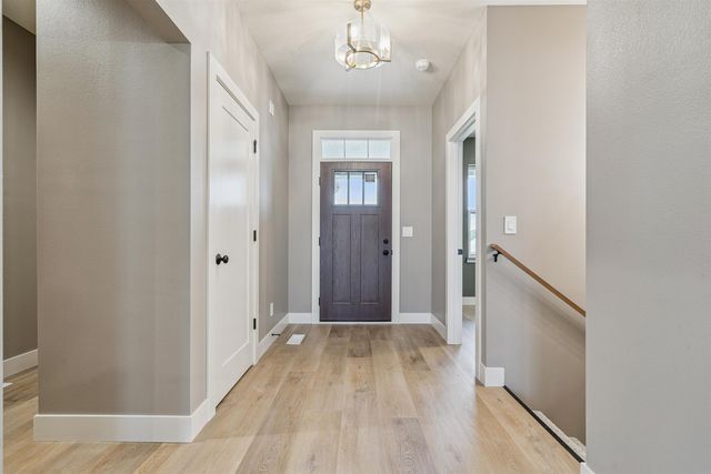 128 Goldcrest Court, Waterloo, IA 50701