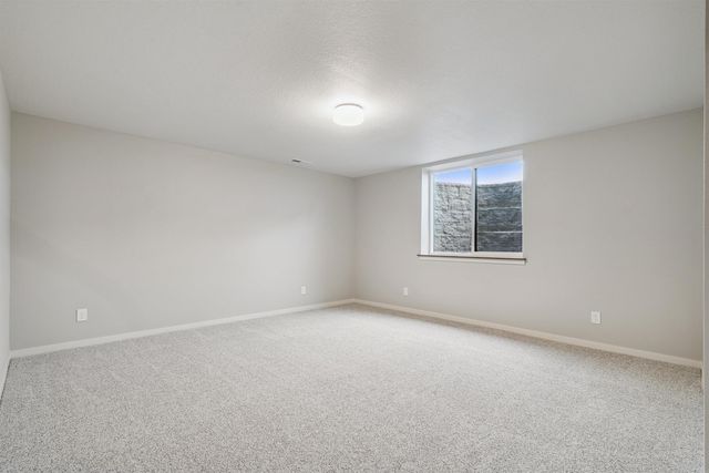 128 Goldcrest Court, Waterloo, IA 50701