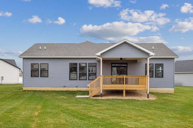 128 Goldcrest Court, Waterloo, IA 50701