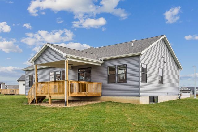 128 Goldcrest Court, Waterloo, IA 50701