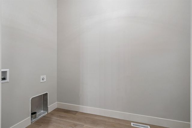 128 Goldcrest Court, Waterloo, IA 50701