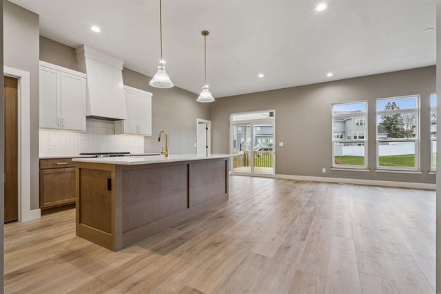 128 Goldcrest Court, Waterloo, IA 50701