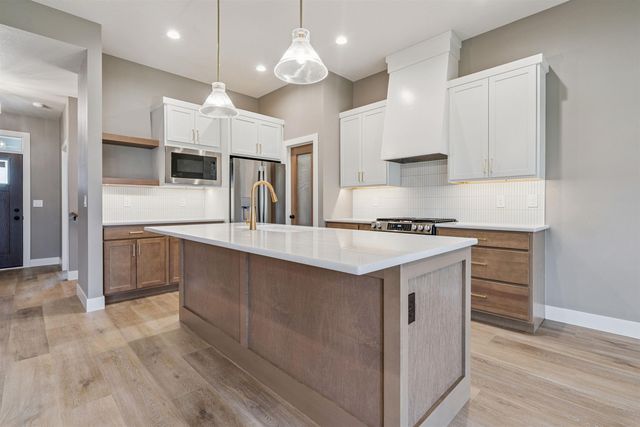 128 Goldcrest Court, Waterloo, IA 50701