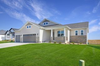 128 Goldcrest Court, Waterloo, IA 50701