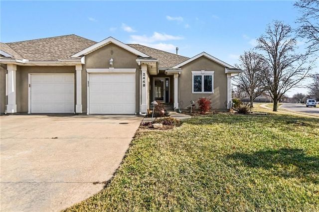 2448 SW Golf View Court, Topeka, KS 66614
