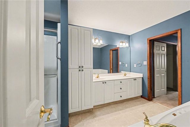 2448 SW Golf View Court, Topeka, KS 66614