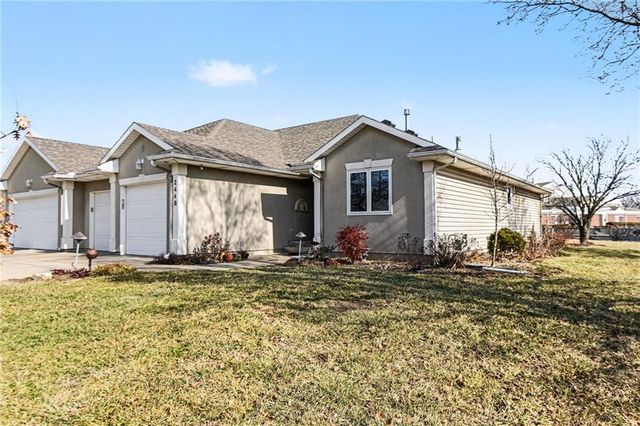 2448 SW Golf View Court, Topeka, KS 66614