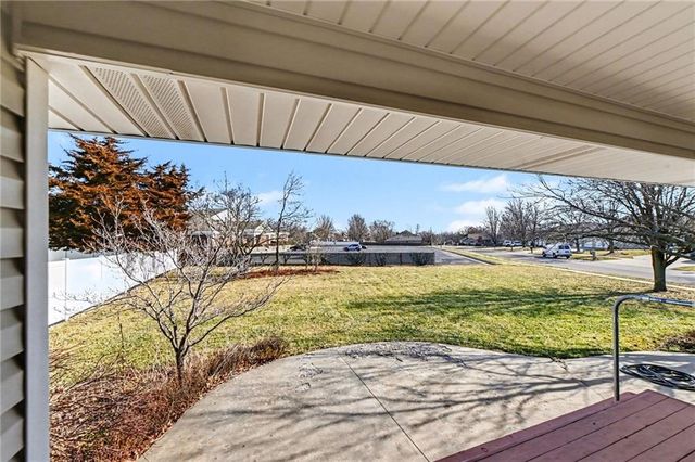 2448 SW Golf View Court, Topeka, KS 66614