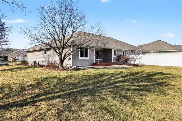 2448 SW Golf View Court, Topeka, KS 66614