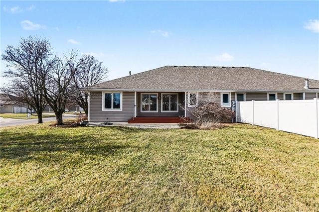 2448 SW Golf View Court, Topeka, KS 66614