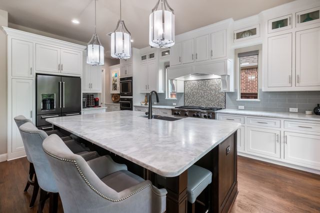 1245 Blue Lake Boulevard, Arlington, TX 76005