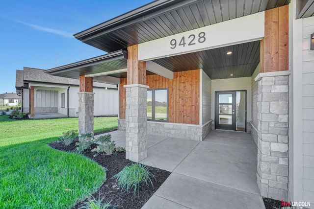 9428 S 87th Street, Lincoln, NE 68526