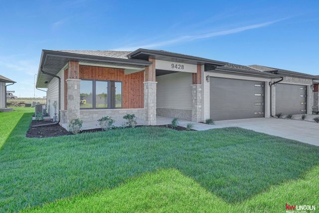 9428 S 87th Street, Lincoln, NE 68526