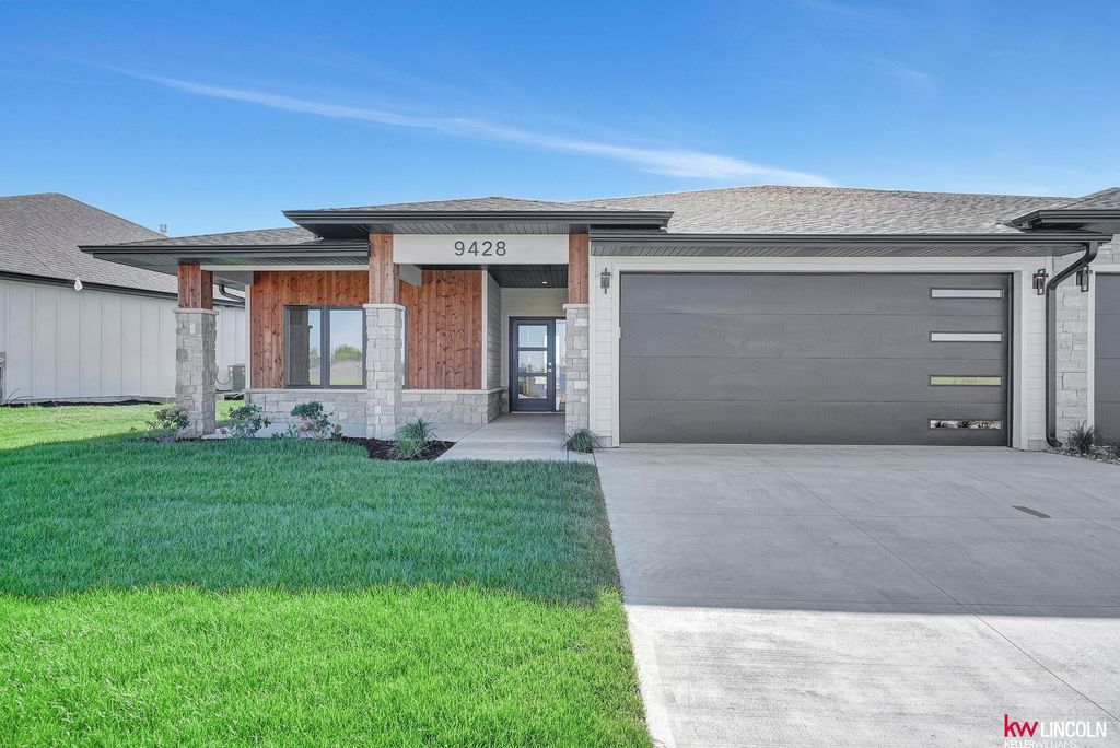 9428 S 87th Street, Lincoln, NE 68526