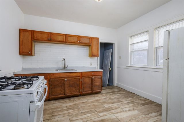 19572 Alcoy Avenue, Detroit, MI 48205