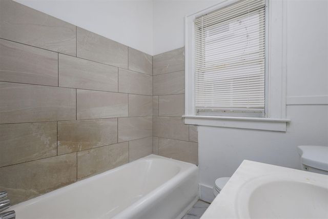 19572 Alcoy Avenue, Detroit, MI 48205