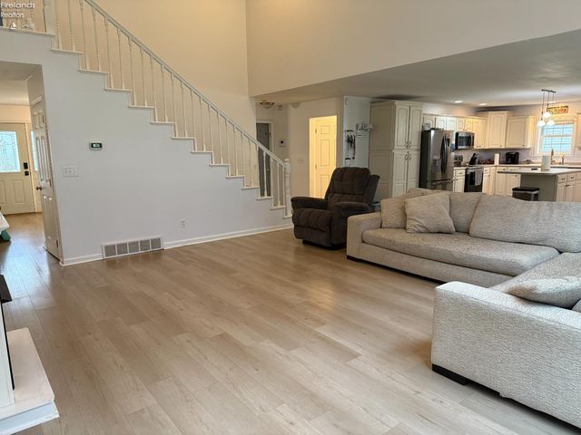 1485 Autumnwoods Drive, Fremont, OH 43420