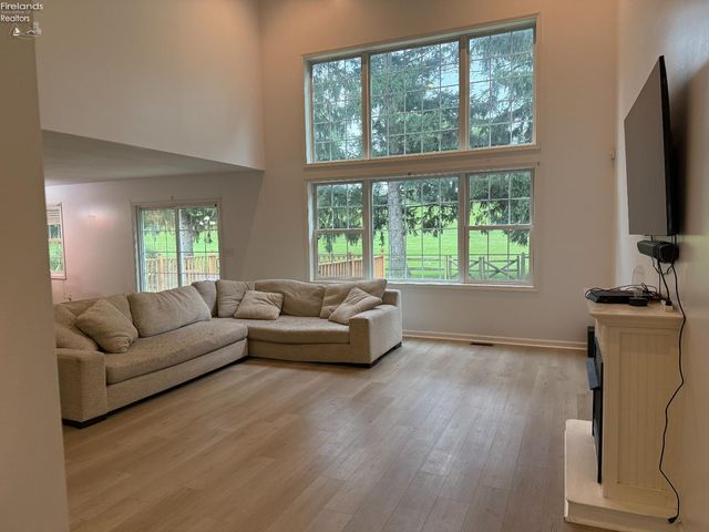 1485 Autumnwoods Drive, Fremont, OH 43420