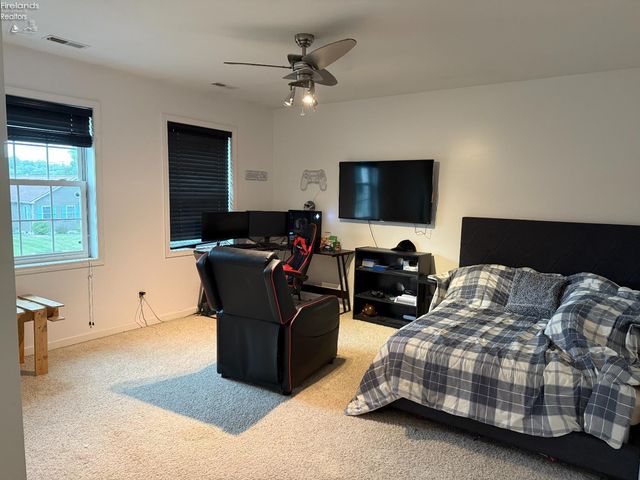 1485 Autumnwoods Drive, Fremont, OH 43420