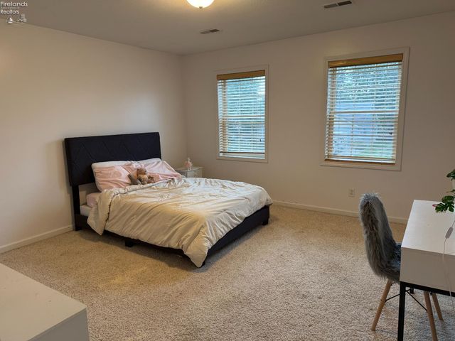 1485 Autumnwoods Drive, Fremont, OH 43420